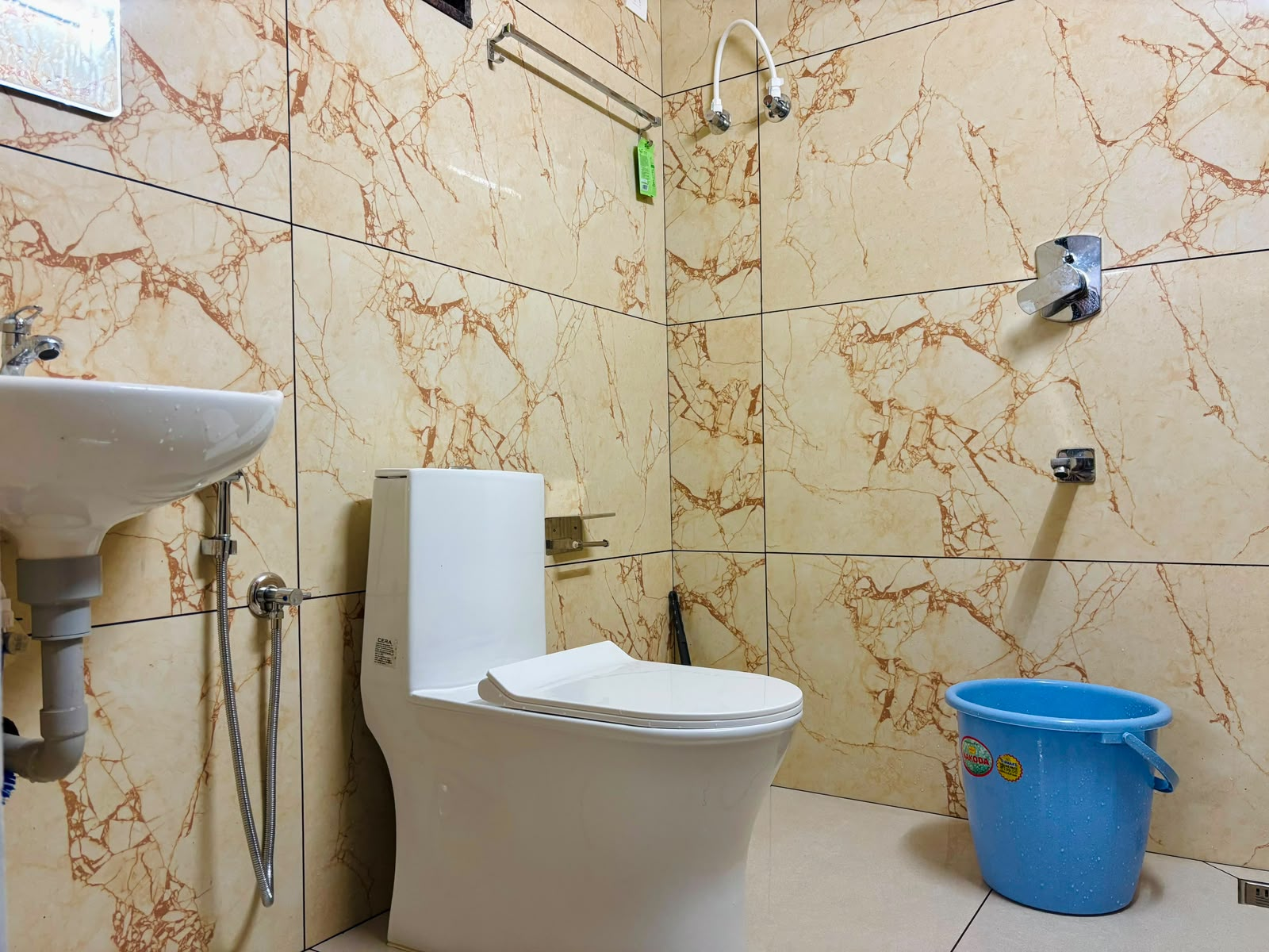 Tiled bathroom at Ben & B's Stay